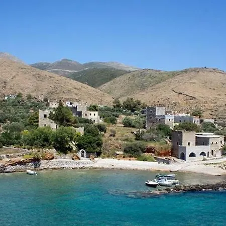 Poliana Tower فيلة Kotronion (West Mani)